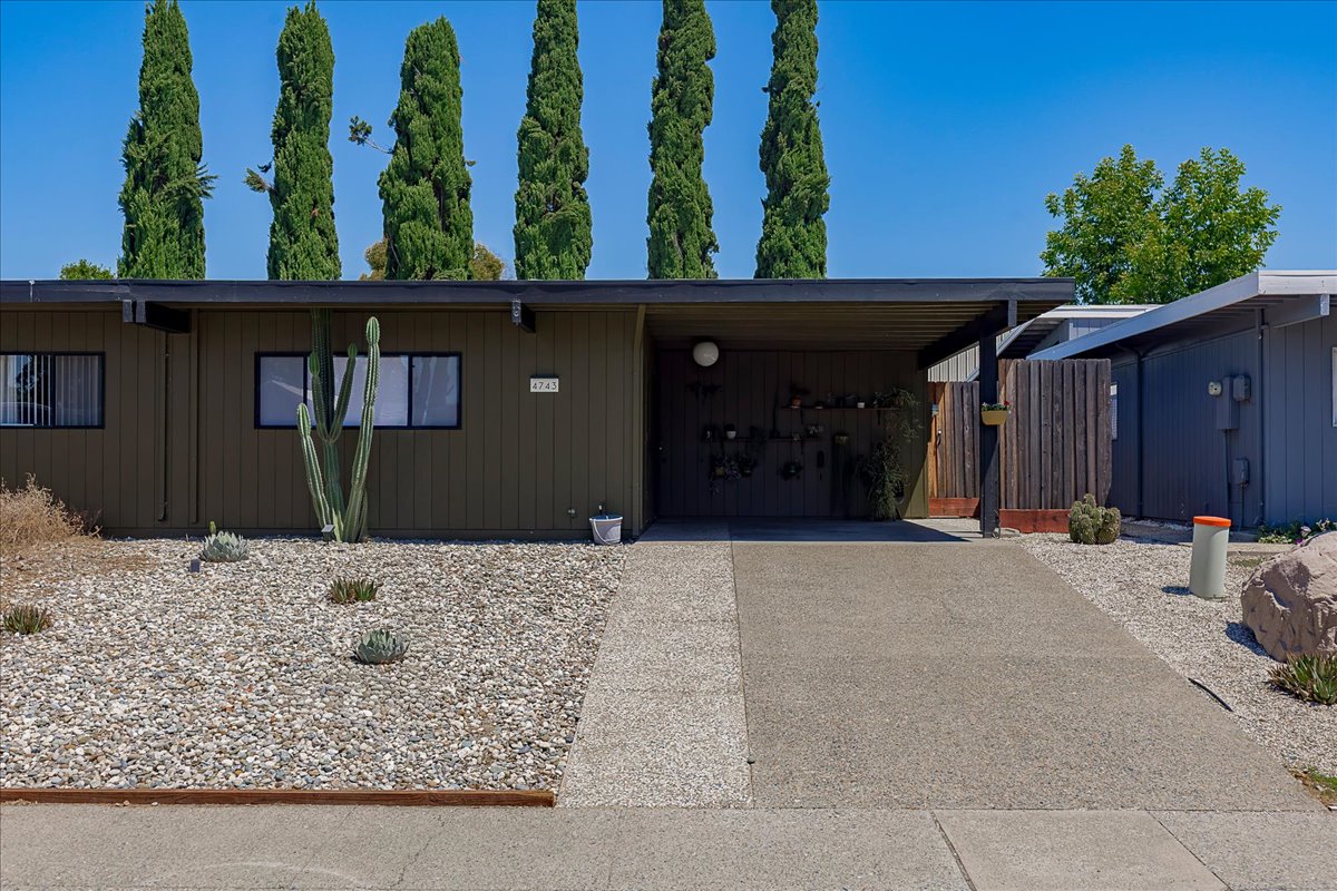 4743 River College Dr, Sacramento
